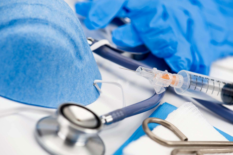 برای ورود کالا‌های پزشکی به کشور با مشکلات عدیده‌ای مواجه هستیم/ کمبود لوازم یک بار مصرف پزشکی باعث عفونت بیماران شده است