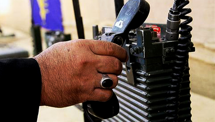 نرمش قهرمانانه فرماندهان سپاه مقابل تحریم‌های آمریکا! خروج رسمی نظامیان از مخابرات