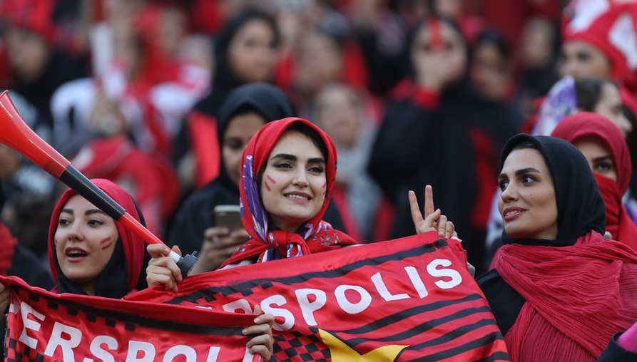 گزارش یک رسانه انگلیسی از حضور زنان ایرانی در ورزشگاه آزادی