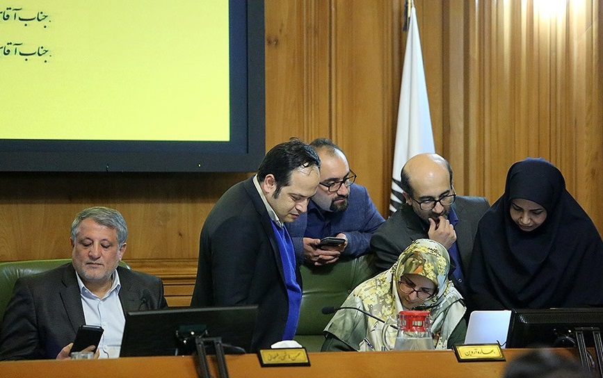 مشی لیبرالیستی آخوندی به شهر تهران آسیب می‌زند/ قرار نیست شهردار تابع شورای شهر باشد