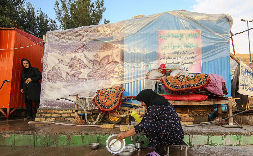 کرمانشاه یک سال پس از زلزله/ هیچ خانواده‌ای در چادر زندگی نمی‌کند/ مشکلات بهداشتی همچنان گریبانگیر مردم زلزله‌زده