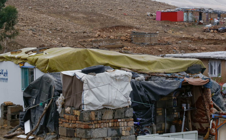 کرمانشاه یک سال پس از زلزله/ هیچ خانواده‌ای در چادر زندگی نمی‌کند/ مشکلات بهداشتی همچنان گریبانگیر مردم زلزله‌زده