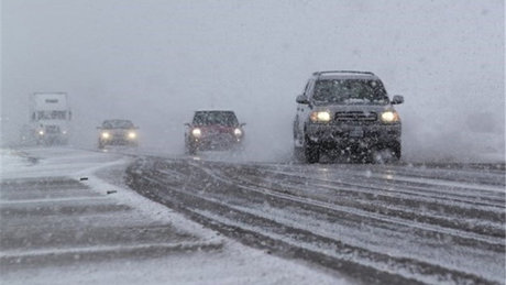 تداوم بارش برف در محور هراز/ رانندگان از سفر‌های غیر ضروری بپرهیزند
