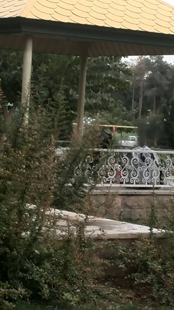 برخورد زشت عوامل شهرداری با آلاچیق نشینان فقیر شهر ری!