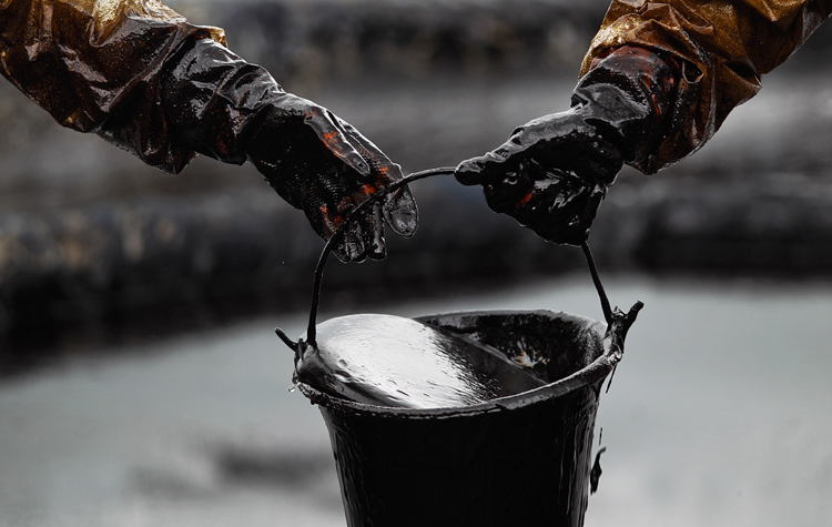 ارز محلی یا نفت دربرابر کالا ؛ کدام سناریو برای پرداخت پول نفت ایران محقق خواهد شد؟ / خانه نشین شدن افرادی که به دورزدن تحریم های نفتی کمک کردند