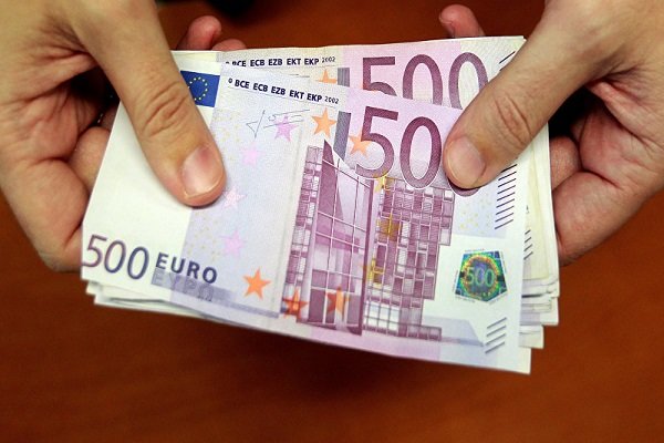 عرضه یورو در صرافی‌های بانکی متوقف شد