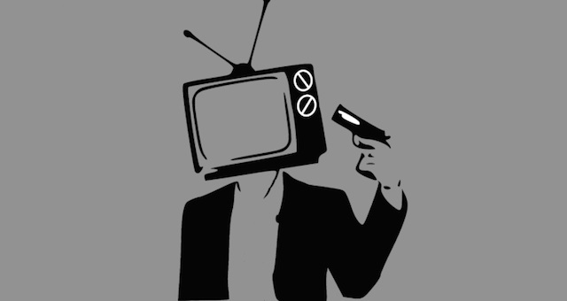 ظهور سلبریتی‌های بی‌هنر در بستر سیاست‌زدایی از جامعه/ لبخند وحشتناک مجری تلویزیون!