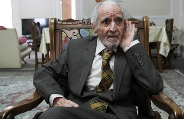 جسد انور خامه ای به خاک سپرده نمی شود