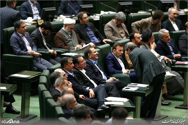 مخالفت با آمارهای روحانی درباره اشتغال/ روز شلوغ واعظی در پارلمان مخالفت با آمارهای روحانی درباره اشتغال/ روز شلوغ واعظی در پارلمان