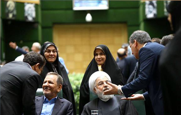 مخالفت با آمارهای روحانی درباره اشتغال/ روز شلوغ واعظی در پارلمان مخالفت با آمارهای روحانی درباره اشتغال/ روز شلوغ واعظی در پارلمان