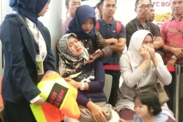 سقوط هواپیمای مسافربری اندونزی با ۱۸۹ سرنشین سقوط هواپیمای مسافربری اندونزی با ۱۸۹ سرنشین