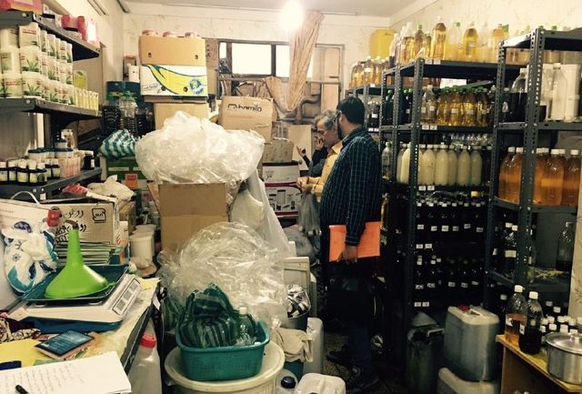 ۴۴۰۰ لیتر روغن تقلبی در تهران کشف شد ۴۴۰۰ لیتر روغن تقلبی در تهران کشف شد