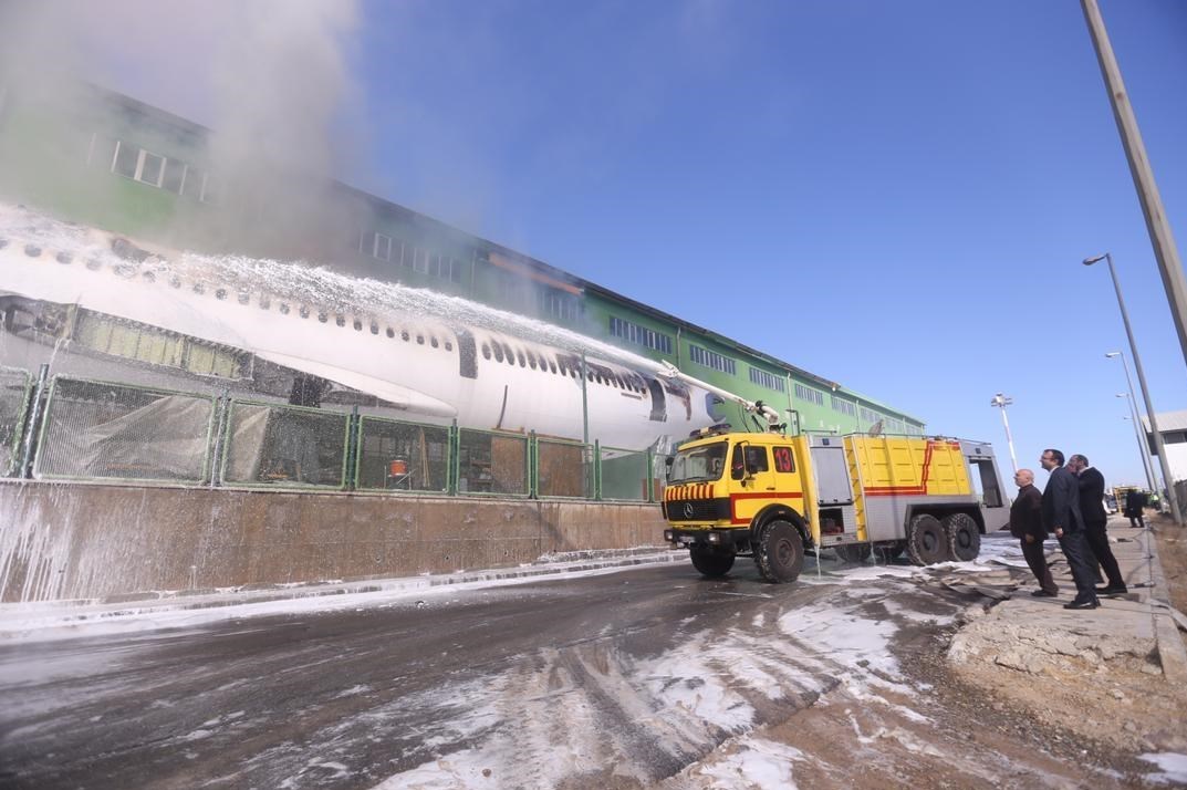 هواپیمای ماهان در فرودگاه امام آتش گرفت + عکس هواپیمای ماهان در فرودگاه امام آتش گرفت + عکس