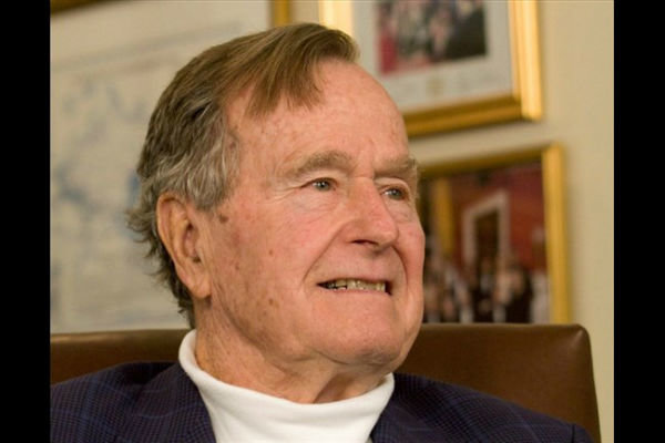 جرج بوش پدر در سن ۹۴ سالگی در گذشت
