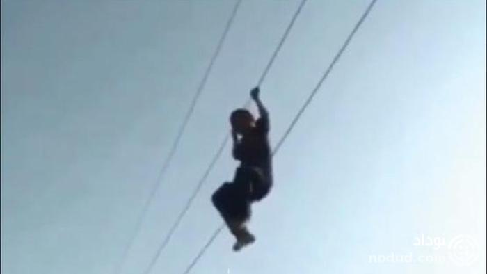 تفریح مرگبار بچههای بلوچستان روی کابل فشار قوی +عکس تفریح مرگبار بچههای بلوچستان روی کابل فشار قوی +عکس