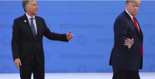 حرکت عجیب ترامپ در دیدار با رئیس‌جمهور آرژانتین +عکس