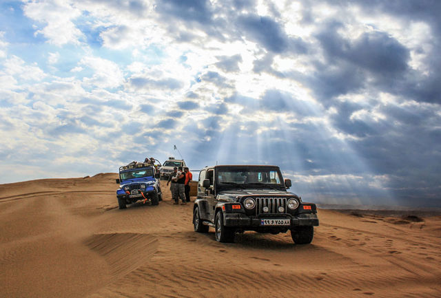 تور‌های کویرنوردی در حال نابودی اکوسیستم بیابانی ایران/ لزوم نظارت میراث فرهنگی بر گردشگران کویری