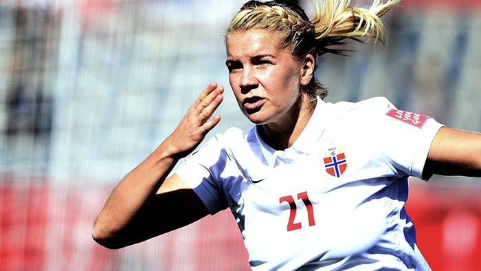 لحظه دریافت توپ طلا توسط آدا هگربرگ، بهترین فوتبالیست زن جهان +فیلم