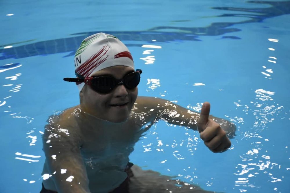 «شاهو محمدی» رکورد شنای استقامت معلولان را شکست