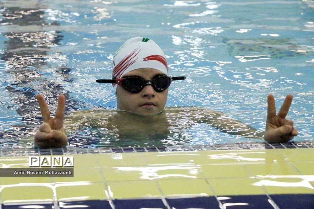 «شاهو محمدی» رکورد شنای استقامت معلولان را شکست