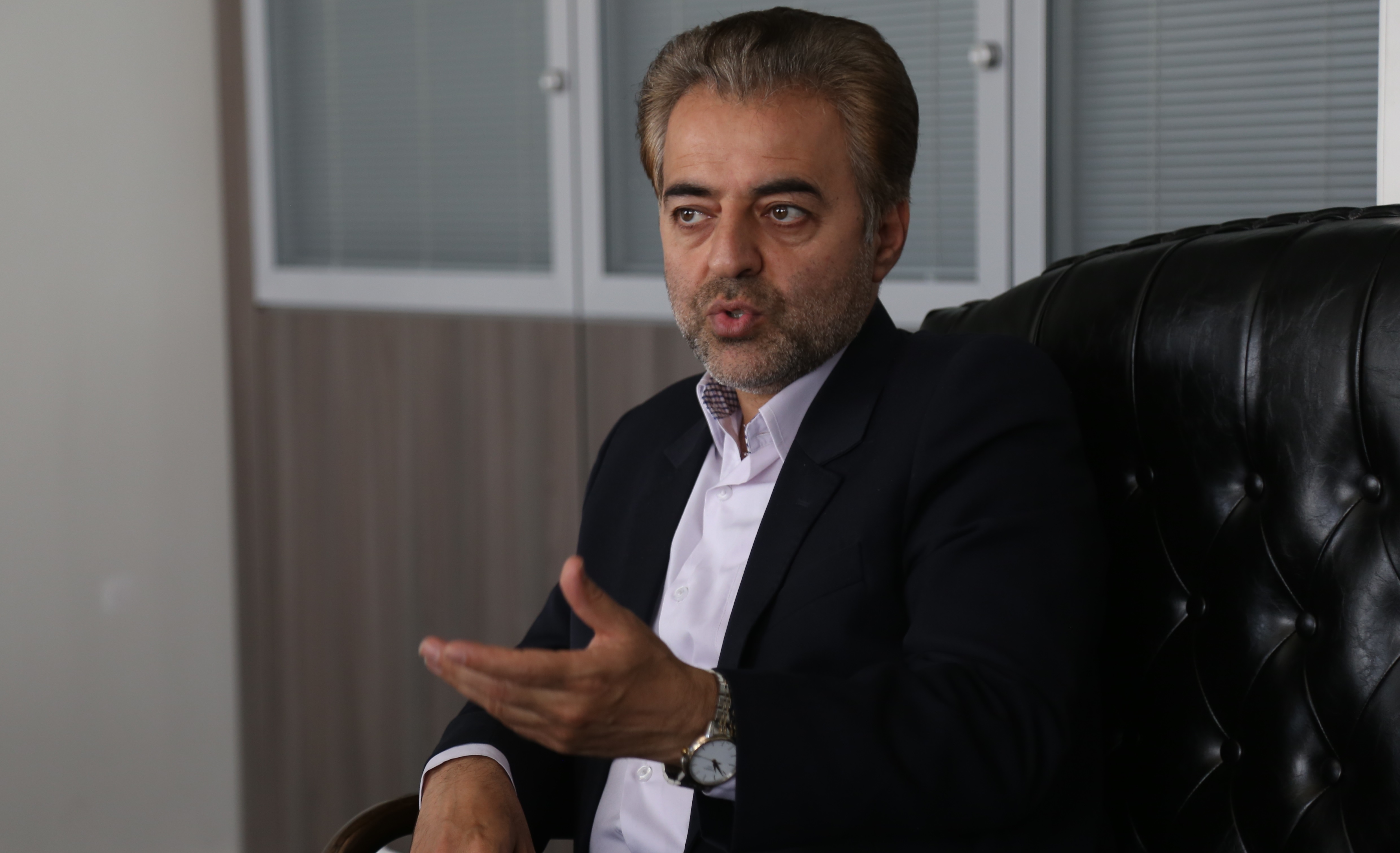 داروهای داخلی با مشابه خارجی آن رقابت می‌کند/ مجلس به تولیدکنندگان دارو فشاری وارد نمی‌کند