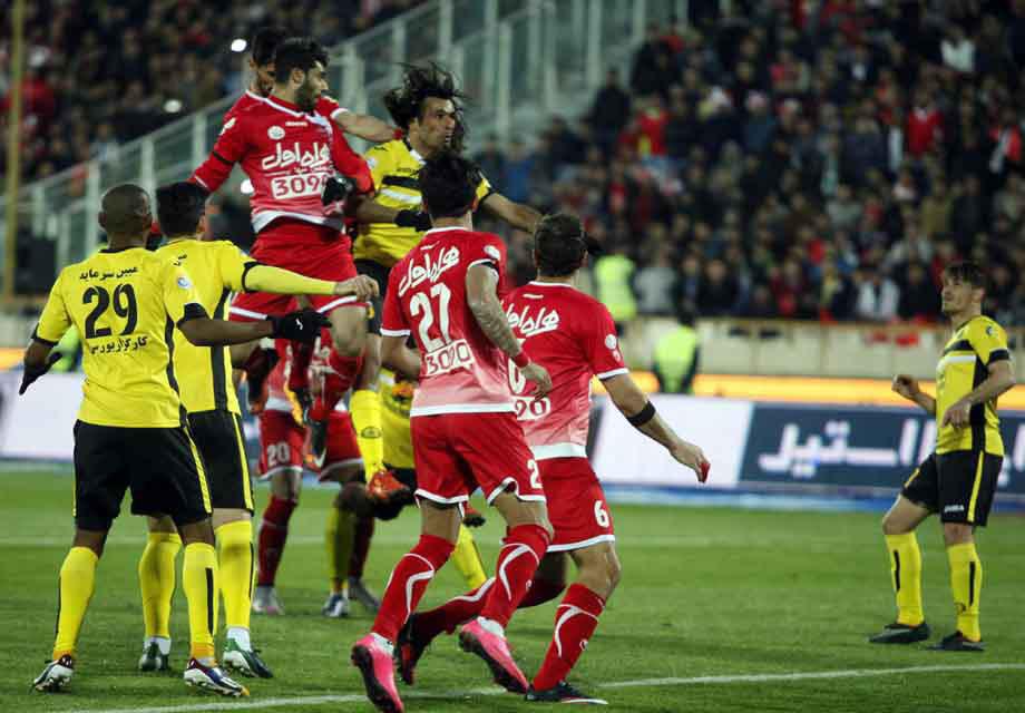 صف طویل و باورنکردنی خرید بلیط در نقش جهان+عکس