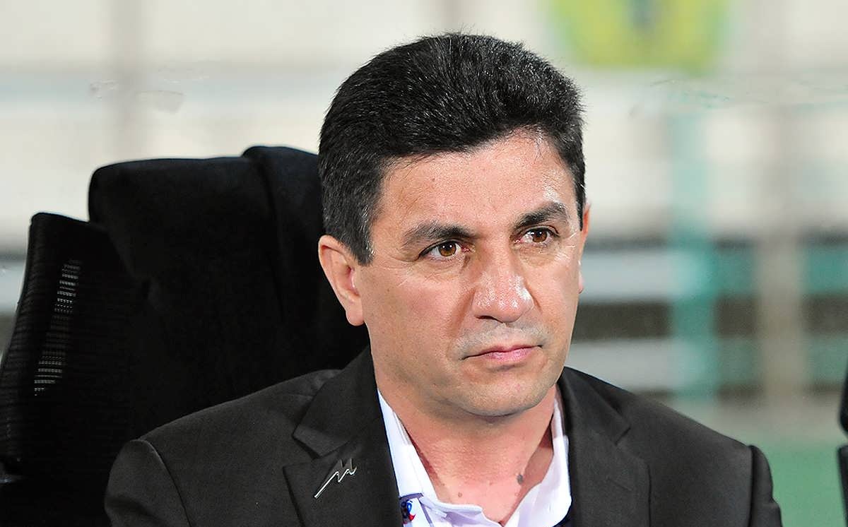 سرمربی سپاهان تهدید شد/ خنده مدافع پرسپولیس به حرف قلعه‌نویی!