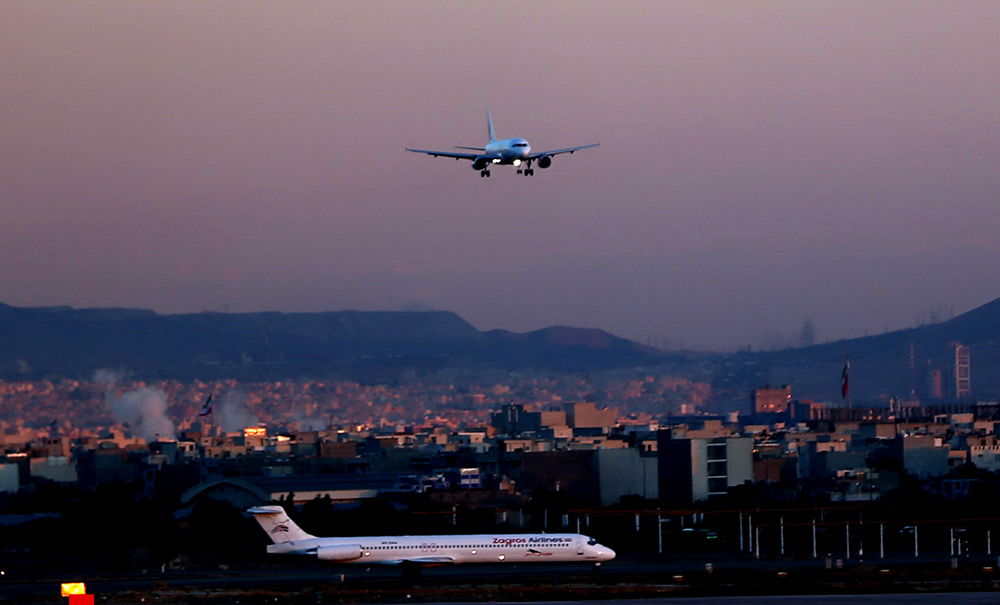 ماجرای افتتاح فرودگاه امام چه بود؟/ خرم: وزیر فرهنگ عمان را از دستشویی بیرون کشیدند!