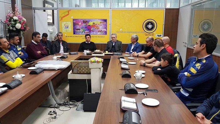 قلعهنویی: اصلاحطلب و اصولگرا به جان هم افتادند، دودش به چشم من رفت قلعهنویی: اصلاحطلب و اصولگرا به جان هم افتادند، دودش به چشم من رفت