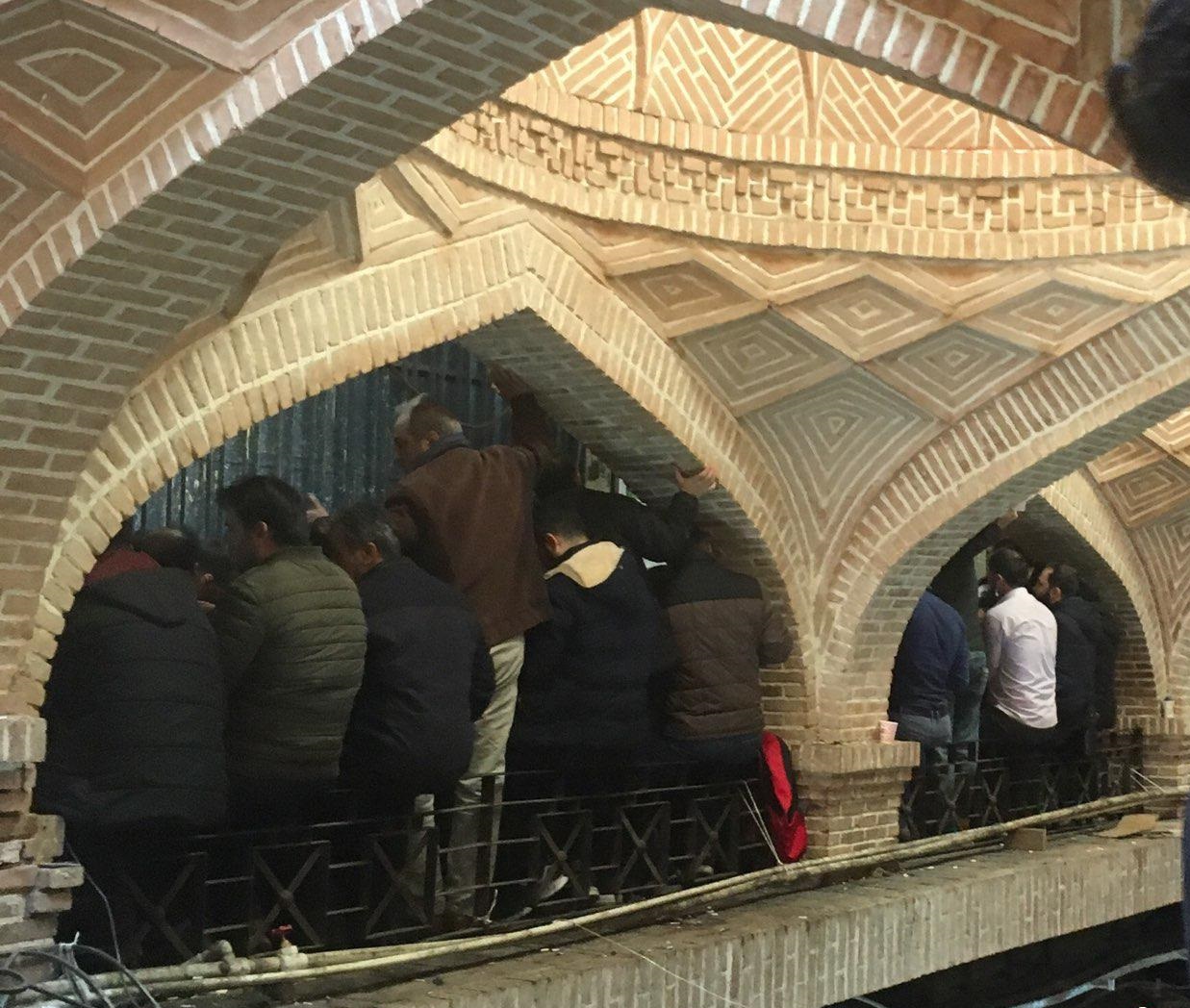 &laquo;پله آهنی&raquo;، محلی که قیمت&zwnj;های کاذب دلار و طلا در آنجا تعیین می&zwnj;شود/ سلطان سکه در اینجا فعال بود