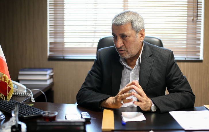 دعوت به مناظره با احمدی‌نژاد در نارمک/  احمدی‌نژاد دنبال موج سواری است