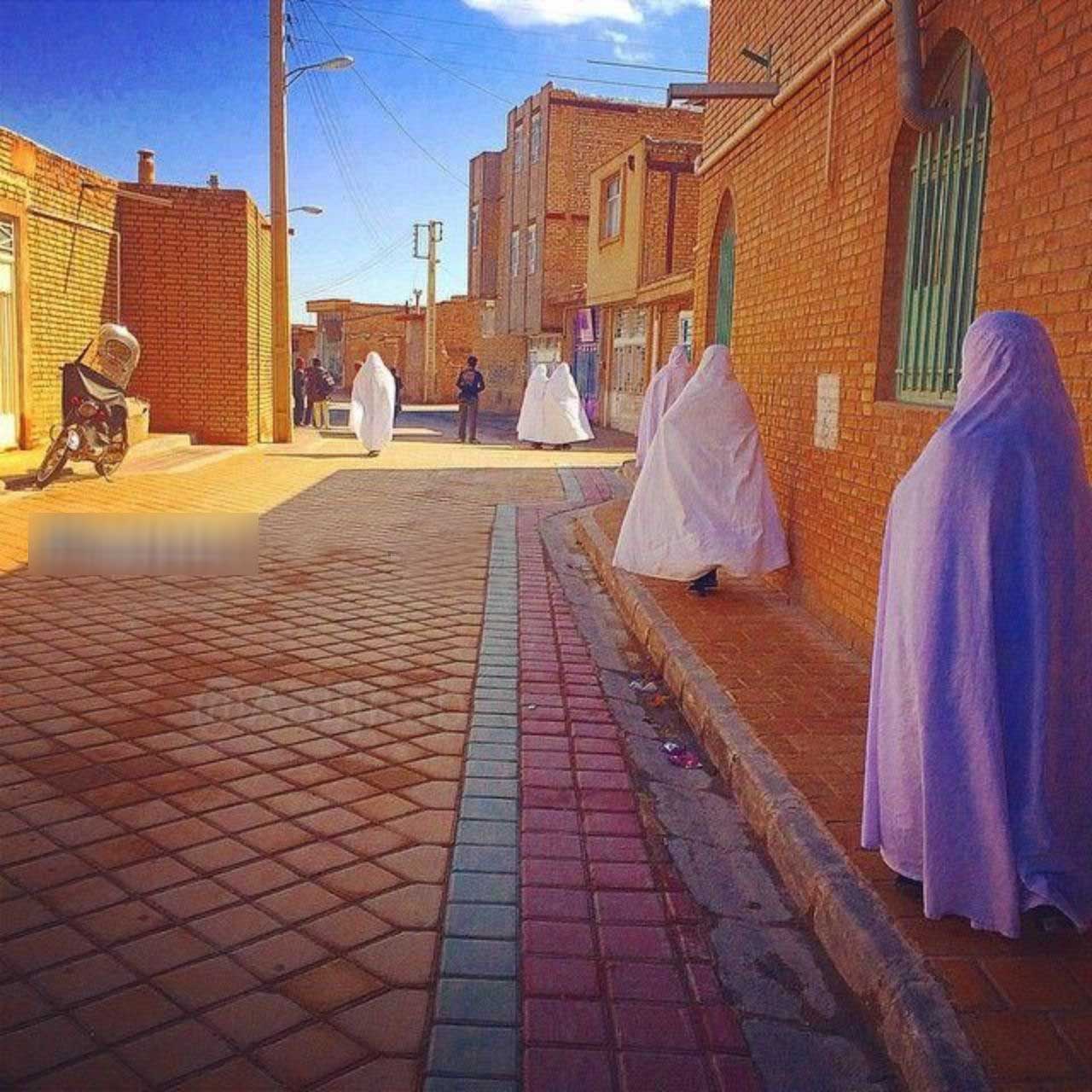 تنها شهر ایران که بانوان چادر سفید بر سر می‌کنند+عکس