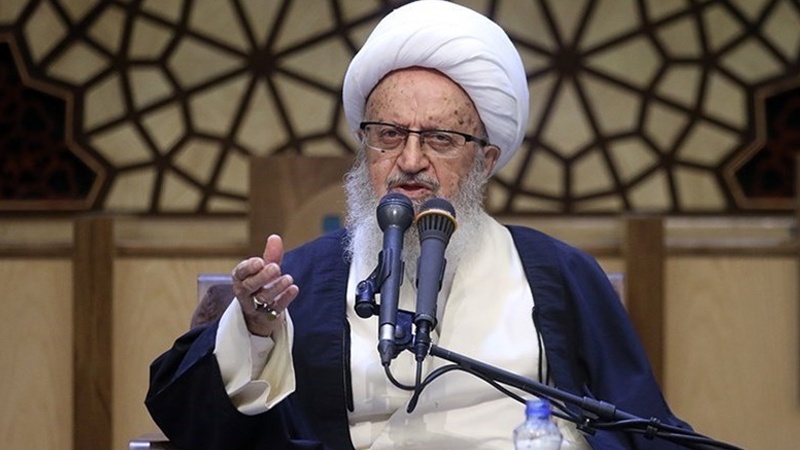 واکنش مکارم شیرازی به سخنان رحیم پورازغدی/ چطور به فردی اجازه می‌دهید در نماز جمعه ضد حوزه حرف بزند