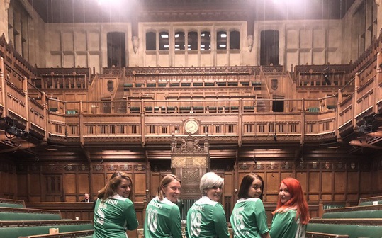 جنجالی شدن بازی فوتبال زنان نماینده در مجلس +تصاویر