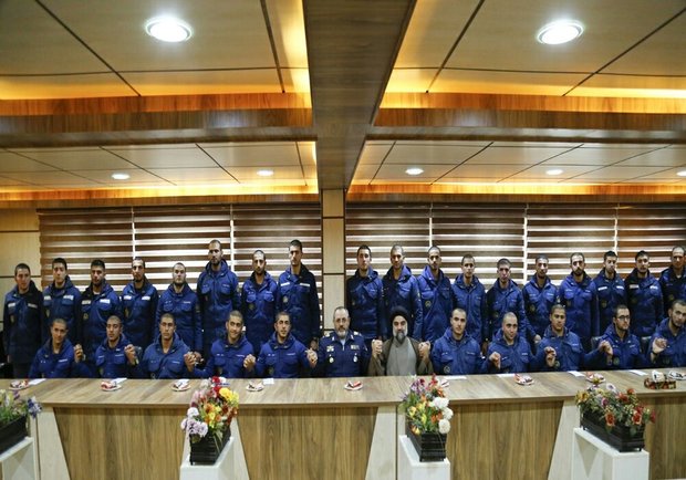 کسانی که به کوره اختلاف ها می دمند در خط دشمن حرکت می کنند