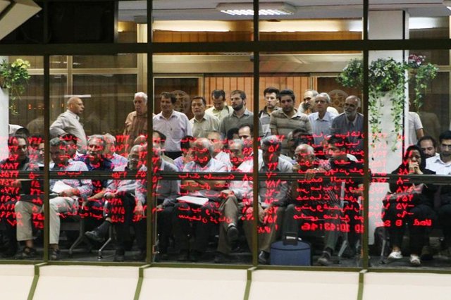 ریزش بانکی‌ها و پالایشی‌ها در معاملات بورس