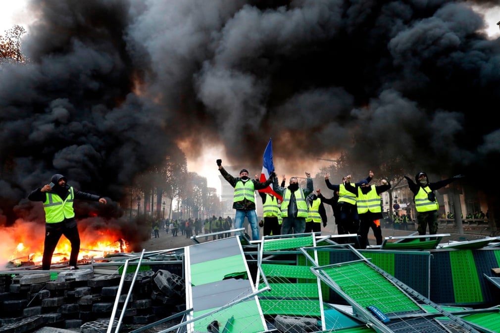 آتش و دود در شانزه لیزه: در خیابان‌های فرانسه چه می‌گذرد؟