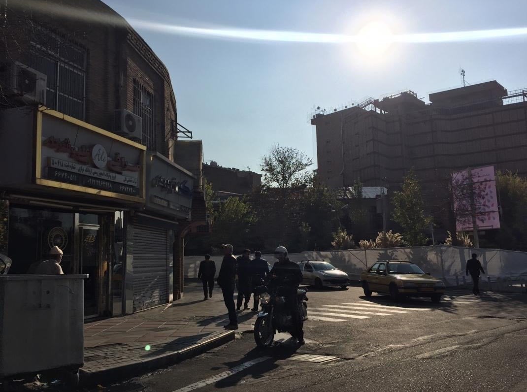 «پاساژ افشار»، پاتوق دلالان ارز جمع شد «پاساژ افشار»، پاتوق دلالان ارز جمع شد