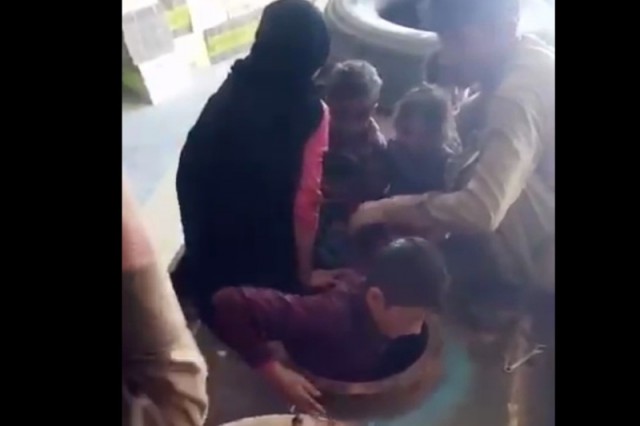 کشف قاچاق انسان در تانکر سوخت +عکس