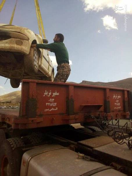 سپاه با خودرو‌های آسیب دیده سیل شیراز چه کار کرد؟ +عکس