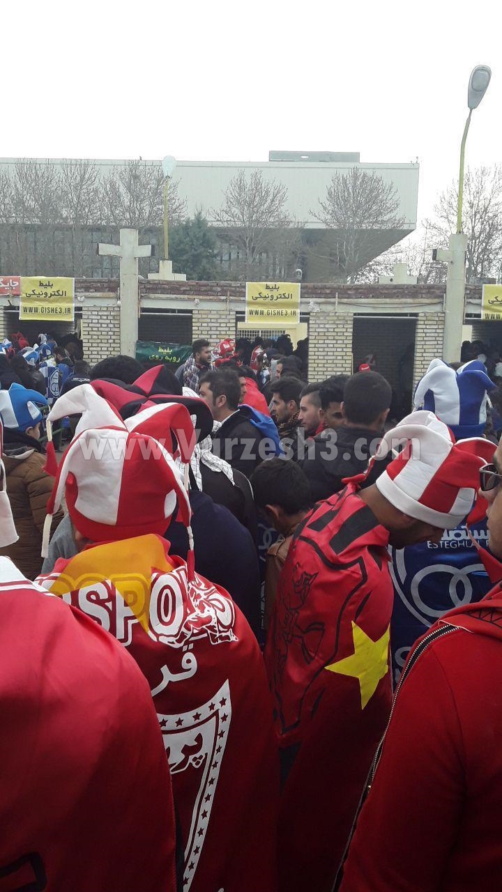 حواشی دربی ۸۹ تهران/ جدال آبی و سرخ در استادیوم آزادی /در حال بروزرسانی