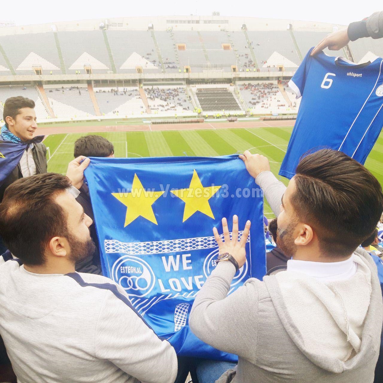 حواشی دربی ۸۹ تهران/ جدال آبی و سرخ در استادیوم آزادی /در حال بروزرسانی