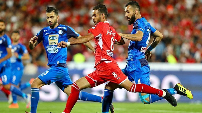 پیروزی پرسپولیس برابر استقلال در نیمه اول/ پنالتی چیپ اسماعیلی گل نشد