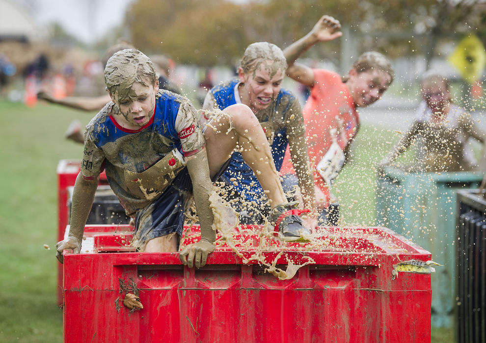 مسابقه سالانه دو ۱۰ کیلومتر با موانع در شهر 