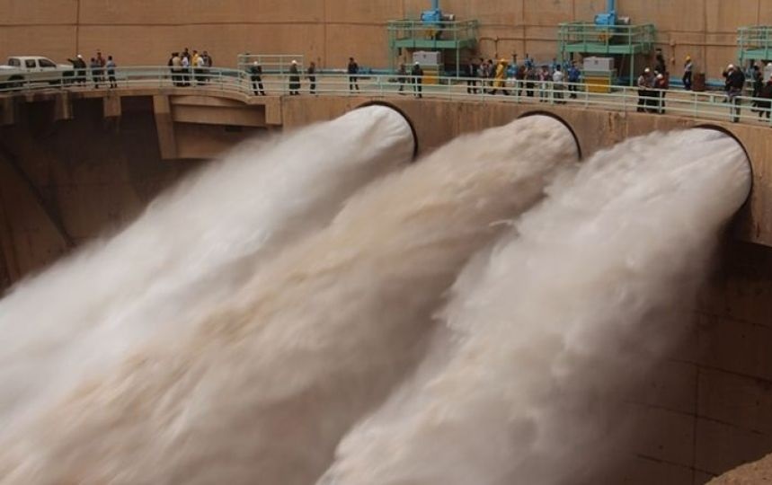 نگران وضعیت سدهای دز و کرخه هستیم/ سیلاب سوسنگرد به تالاب هورالعظیم هدایت می‌شود