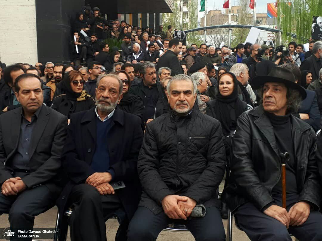حسین فریدون در مراسم تشییع مرحوم جمشید مشایخی +عکس
