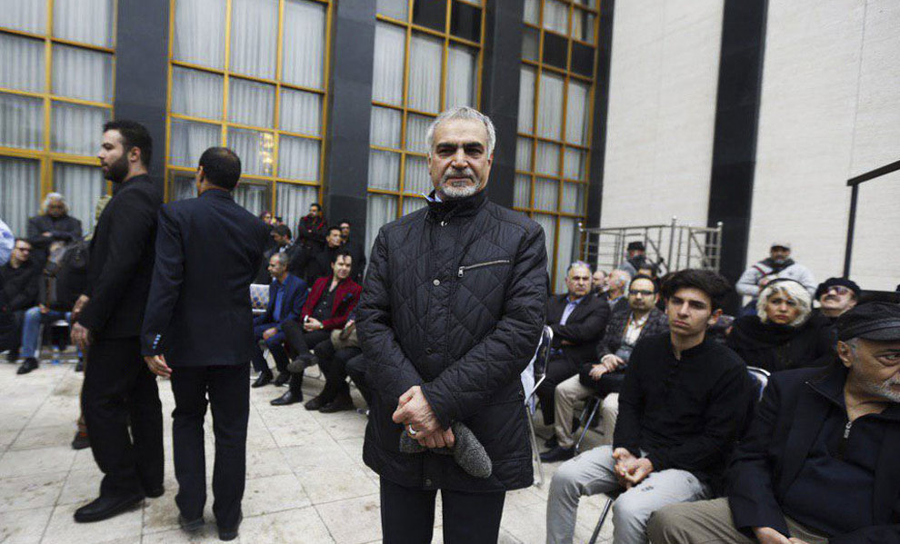حسین فریدون در مراسم تشییع مرحوم جمشید مشایخی +عکس
