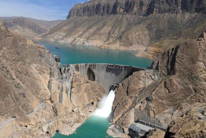 آب یک متر دیگر بالا بیاید قادر به کنترل آب&zwnj;های پشت سد نیستیم/ تعطیلی پروژه&zwnj;های عمرانی منطقه آزاد اروند برای احداث سیل&zwnj;بند