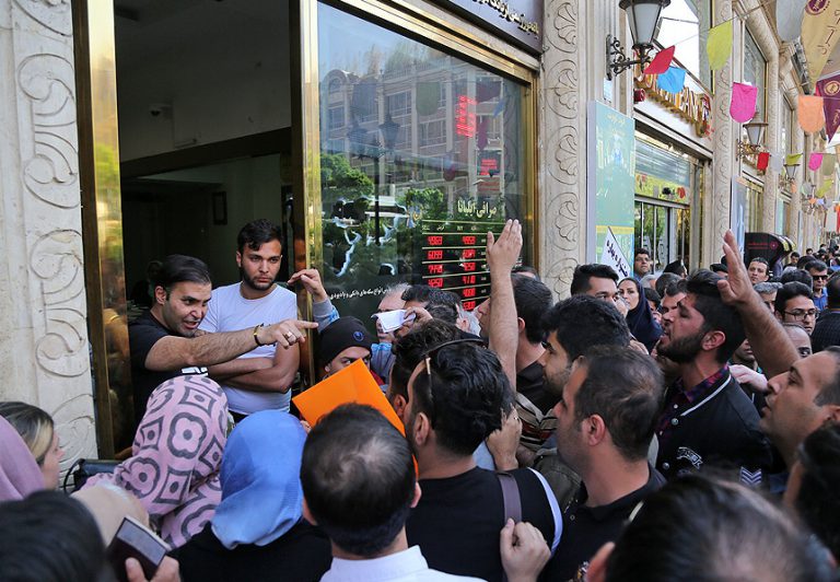 بازار متشکل ارزی، نرخ را مدیریت می&zwnj;کند؟ / با راه&zwnj;اندازی این بازار عرضه ارز امنیتی نمی&zwnj;شود