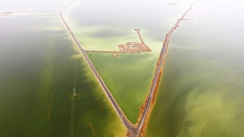 معاون مدیرعامل شرکت ملی حفاری ایران:آب اطراف چاه‌ها را فرا گرفته، اما خطری تهدید نمی‌کند